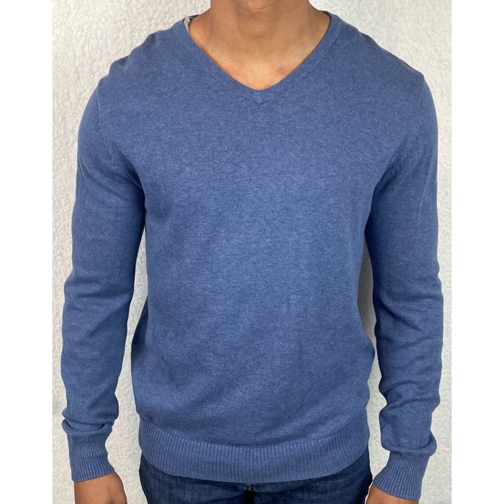 MARK LAW • Classic Blue V-Neck Long Sleeve Knit Sweater, M